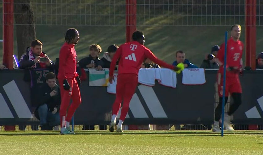 Sacha Boey, Bayern Münih'teki ilk idmanına çıktı! Yıldız oyuncuyu karşılayan kişi şaşırttı Sacha Boey, Bayern Münih'teki ilk idmanına çıktı! Yıldız oyuncuyu karşılayan kişi şaşırttı
