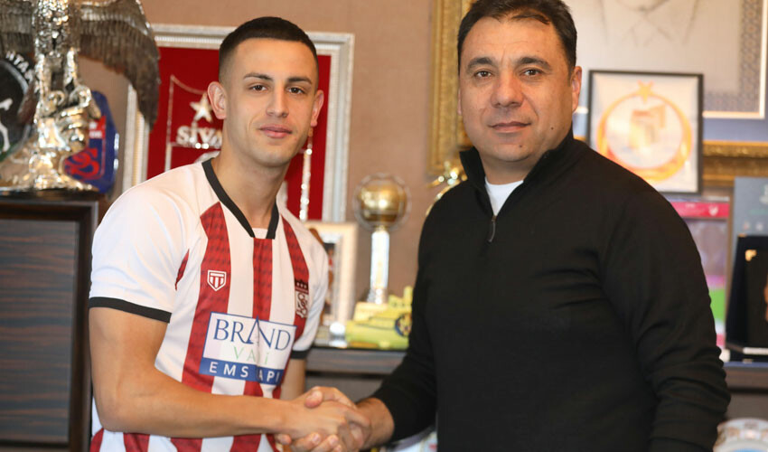 Fenerbahçe'de ayrılık: Sezon sonuna kadar Sivasspor'da kiralık oynayacak Fenerbahçe'de ayrılık: Sezon sonuna kadar Sivasspor'da kiralık oynayacak