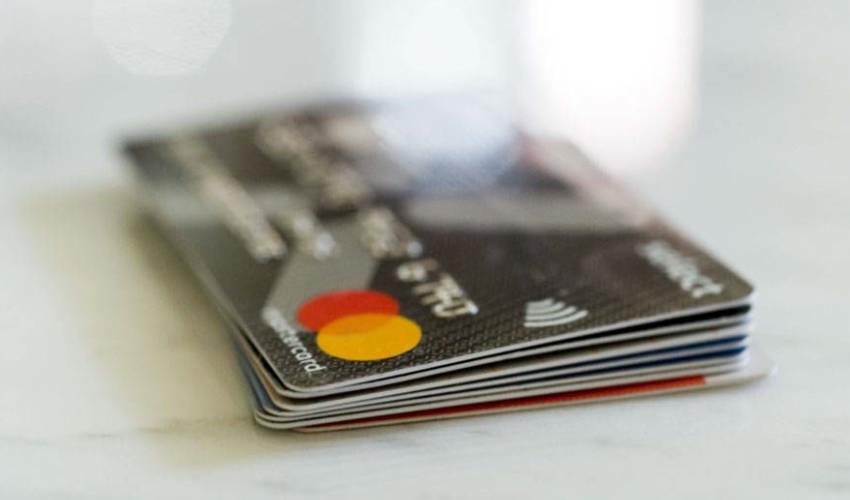 Kredi kartlarında yeni dönem başlıyor! Bankalar duyurdu, bunu yapanların tüm limiti dondurulacak