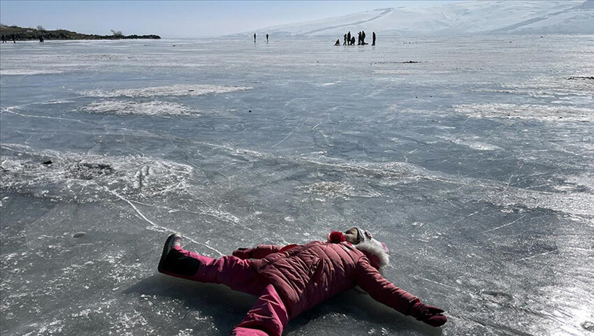 Türkiye'nin Sibirya'sında hayat durdu: Araçlar çalışmadı, ağaçlar kırağı tuttu