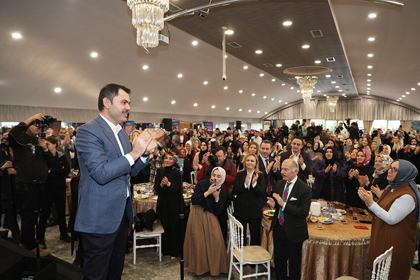 Murat Kurum'dan Bayrampaşa'da kadınlara vaatler: İlk işini kuran girişimci kadınlara 100 bin TL destek Murat Kurum'dan Bayrampaşa'da kadınlara vaatler: İlk işini kuran girişimci kadınlara 100 bin TL destek