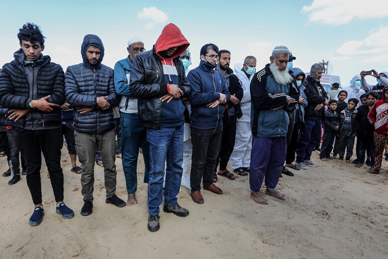 İsrail'in teslim ettiği 100 Filistinlinin cenazesi toplu mezara gömüldü
