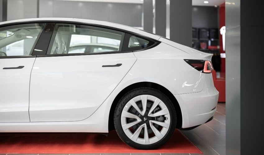 Tesla İstanbul Türkiye mağazası nerede? Tesla İstanbul'da hangi Avm'de var? Tesla için hangi ehliyet gerekli?