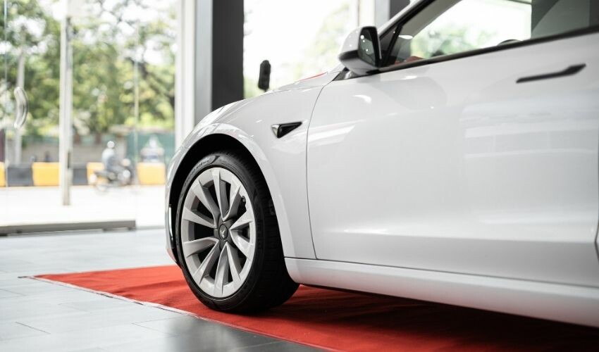 Tesla İstanbul Türkiye mağazası nerede? Tesla İstanbul'da hangi Avm'de var? Tesla için hangi ehliyet gerekli?