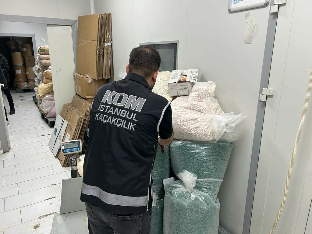 İstanbul'da '50 milyonluk' sahte ve kaçak ilaç operasyonu