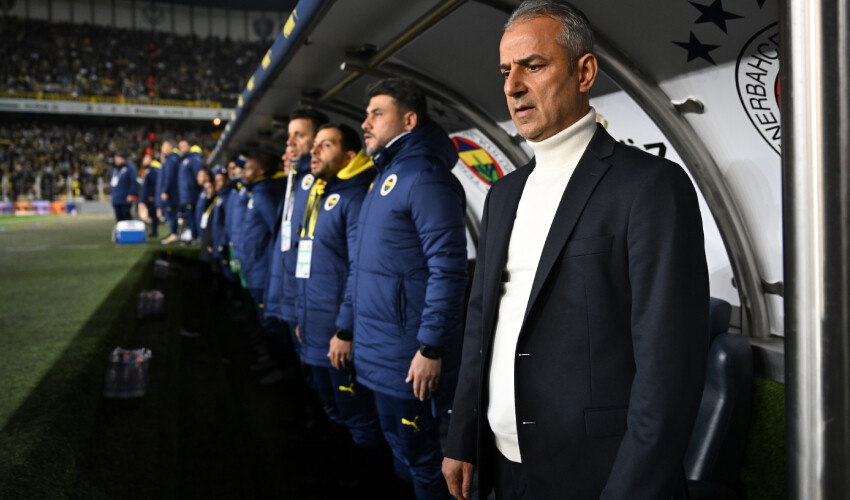 Emre Belözoğlu ile İsmail Kartal yakınlaşmasından transfer çıktı! Fenerbahçe'nin komutanı Ankaragücü'ne gidiyor Emre Belözoğlu ile İsmail Kartal yakınlaşmasından transfer çıktı! Fenerbahçe'nin komutanı Ankaragücü'ne gidiyor