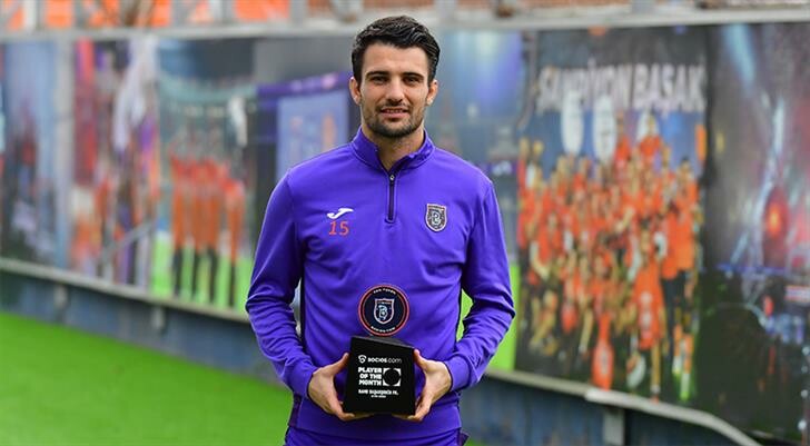 Erden Timur Dubois'ya 'Linnes' muamelesi yaptı bedavaya gönderdiği sağ beki 500 bin euro'ya geri aldı