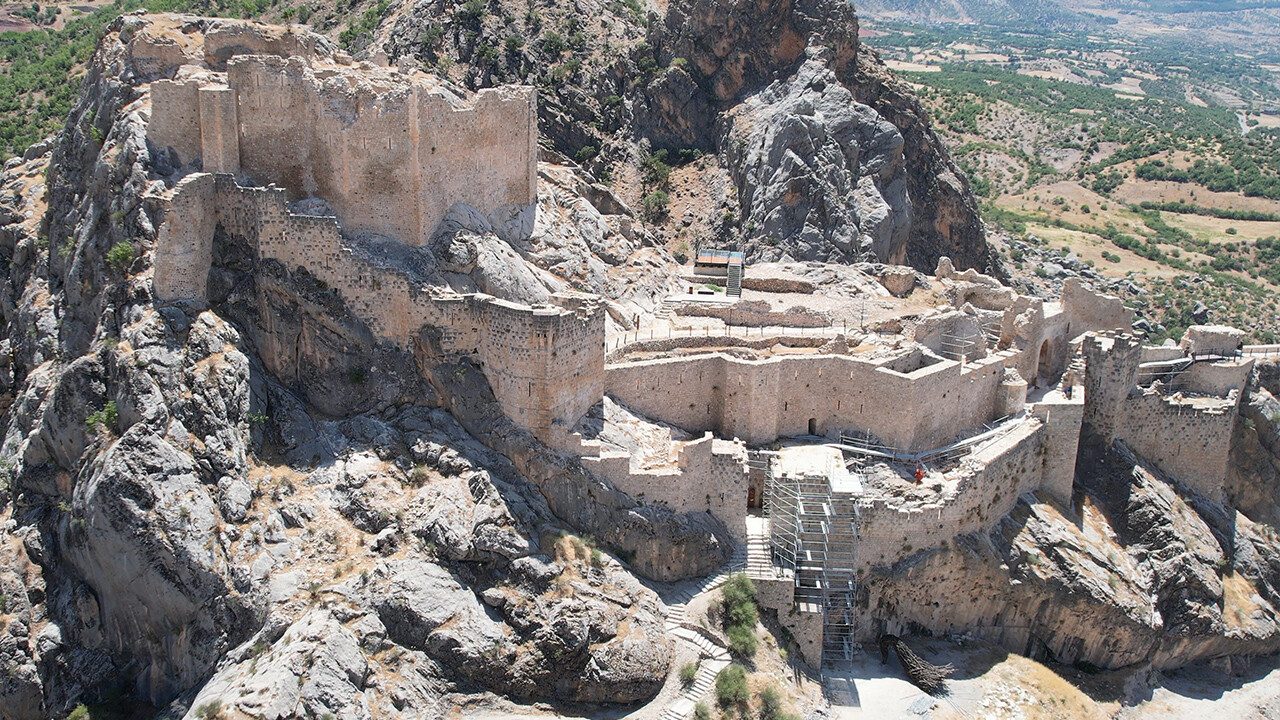 Adıyaman'da depremde zarar gören 26 eser için Bakanlık harekete geçti Adıyaman'da depremde zarar gören 26 eser için Bakanlık harekete geçti
