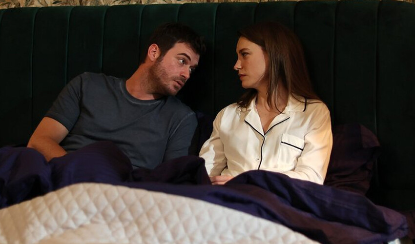 Aile dizisi ekrana veda etti, Serenay Sarıkaya ve Kıvanç Tatlıtuğ finalde ağlattı