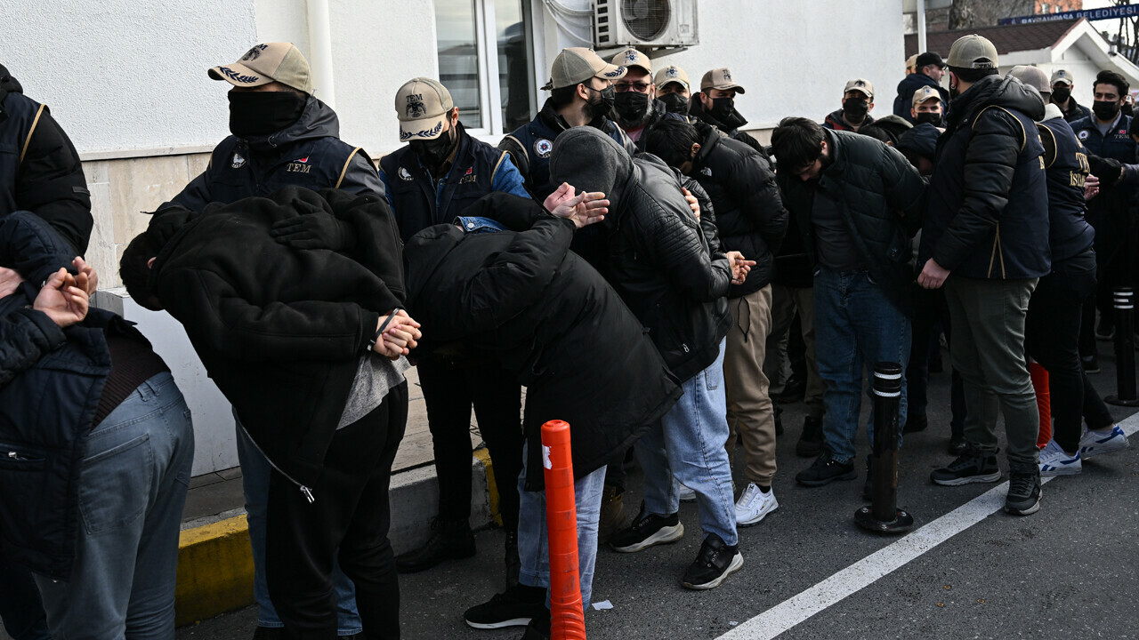 Sarıyer'deki kilise saldırısında yeni gelişme, hepsi birden adliyeye sevk edildi Sarıyer'deki kilise saldırısında yeni gelişme, hepsi birden adliyeye sevk edildi