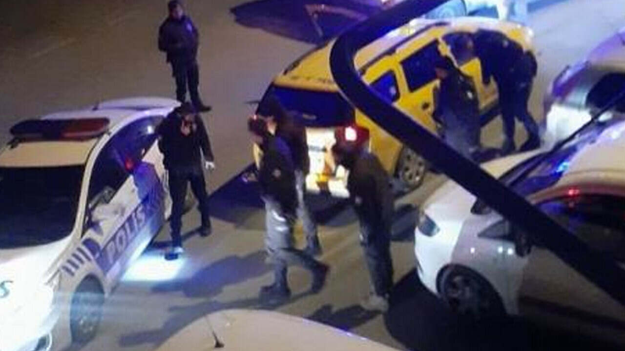 İzmir'de dehşet! 'Üşümesin' diye aracına aldığı yolcu taksiciyi vurdu