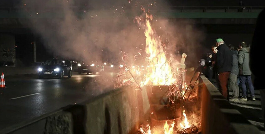 Çiftçiler Belçika sokaklarını savaş alanına çevirdi! Brüksel'deki AB Zirvesi'ne traktörlü protesto