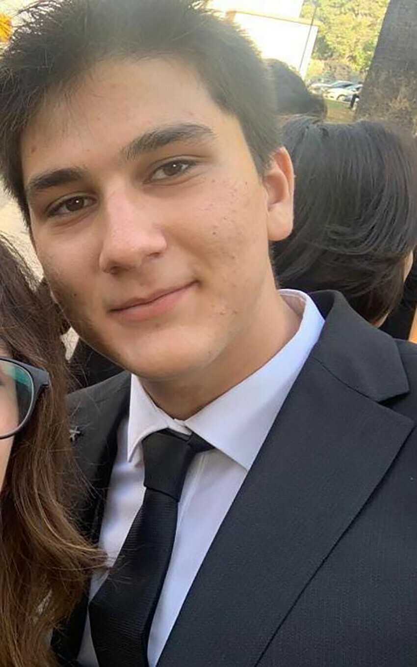 Sınıf arkadaşlarından kahreden haber! Biri kalp krizinden öldü, diğeri cenazeden çıkınca kazada...