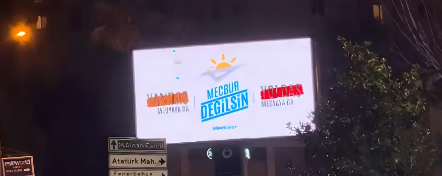 Akşener 'İBB engelliyor' demişti: Aday gösterilmeyen İlgezdi, İyi Parti'nin afişlerini astı Akşener 'İBB engelliyor' demişti: Aday gösterilmeyen İlgezdi, İyi Parti'nin afişlerini astı