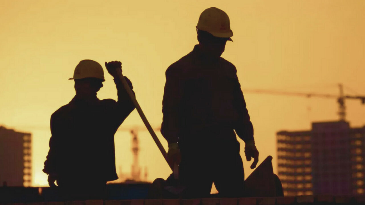 Çalışma hayatında yeni dönem! Çalışma saatleri, ücretler ve izinler değişiyor