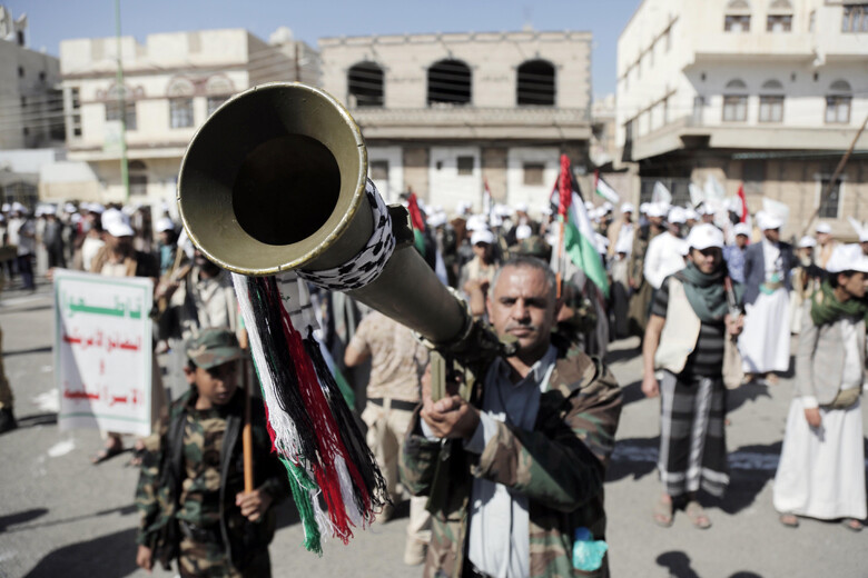 Husiler, Filistin'e destek için askerî geçit töreni düzenledi Husiler, Filistin'e destek için askerî geçit töreni düzenledi