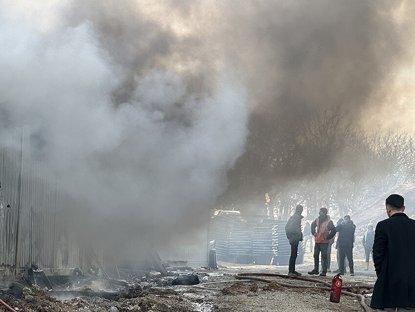 Faciaya ramak kala! 50 işçinin kaldığı konteynerde yangın