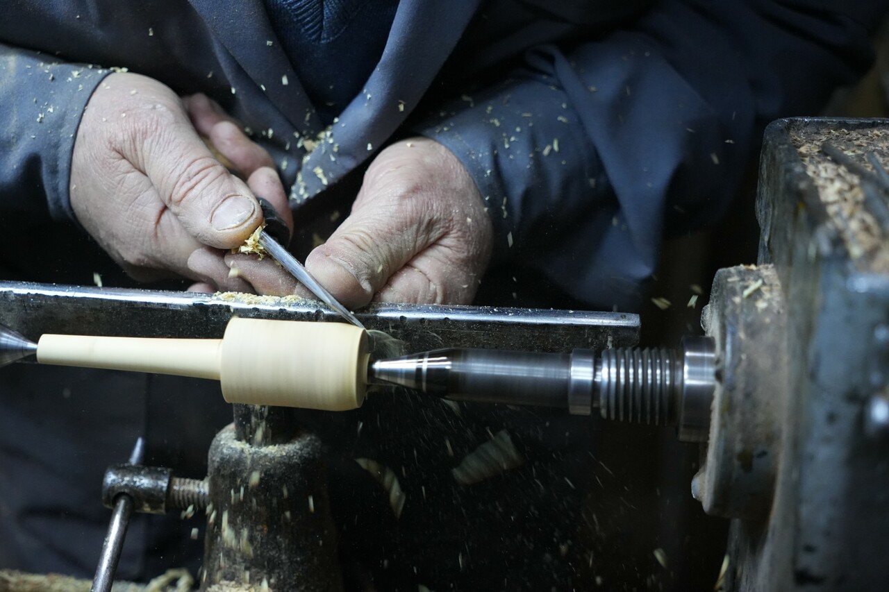 Gaziantep'in son zurna ustası! Tüm Türkiye'den ona geliyorlar, 56 yıldır 7 metrekarelik iş yerinde zurna yapıyor Gaziantep'in son zurna ustası! Tüm Türkiye'den ona geliyorlar, 56 yıldır 7 metrekarelik iş yerinde zurna yapıyor