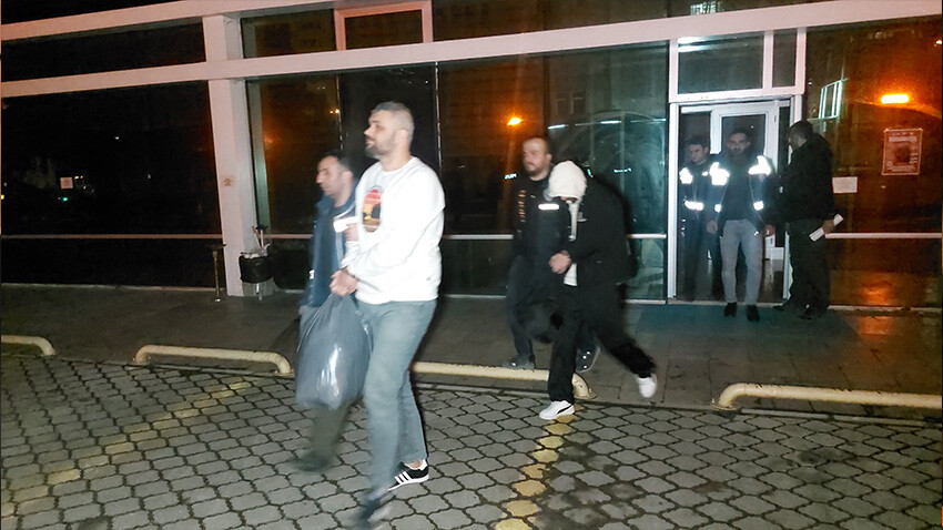 19 farklı siteyle bağlantıları ortaya çıktı! Yasadışı bahis operasyonunda 15 kişi tutuklandı 19 farklı siteyle bağlantıları ortaya çıktı! Yasadışı bahis operasyonunda 15 kişi tutuklandı