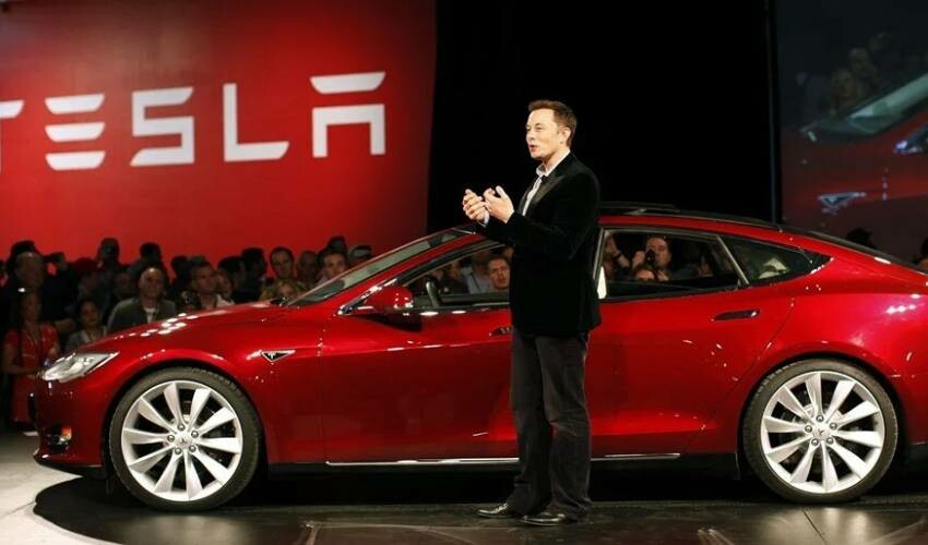 Tesla’da büyük kriz! Bu hatadan dolayı 2,2 milyon aracını geri çağırdılar