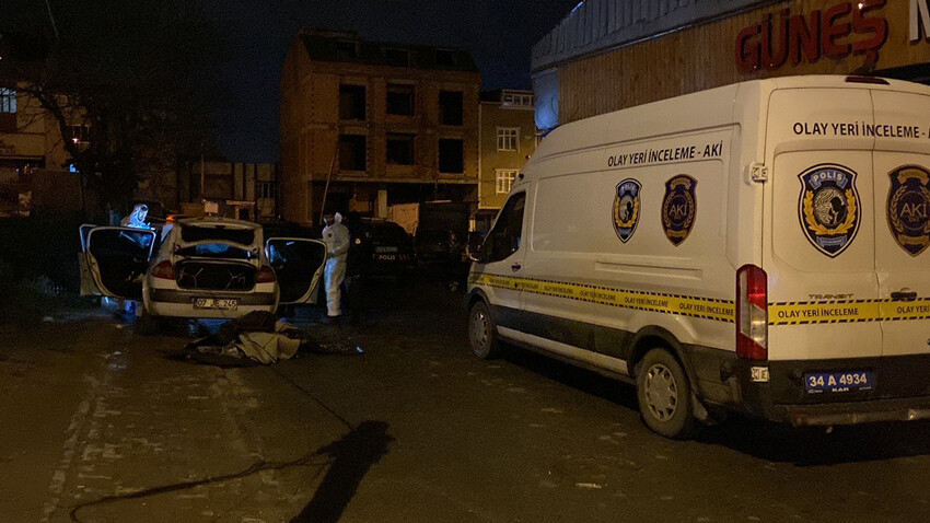 'Dur' ihtarına uymayınca arbede çıktı! Polisin silahını alan torbacı kendini vurdu