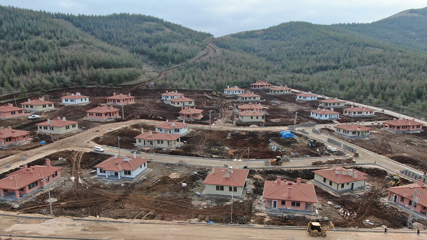Villadan fazlası var eksiği yok! Köy evleri depremzedelere teslim ediliyor