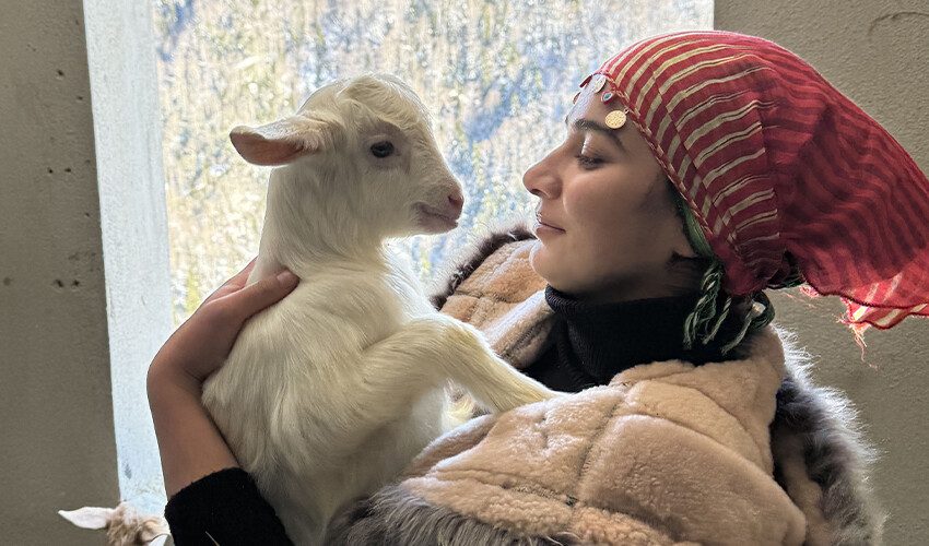 Keçiyi sırtladığı fotoğrafla gündem olmuştu! Rize’nin ‘Heidi’si: Hayalim Tarım Bakanı olmak