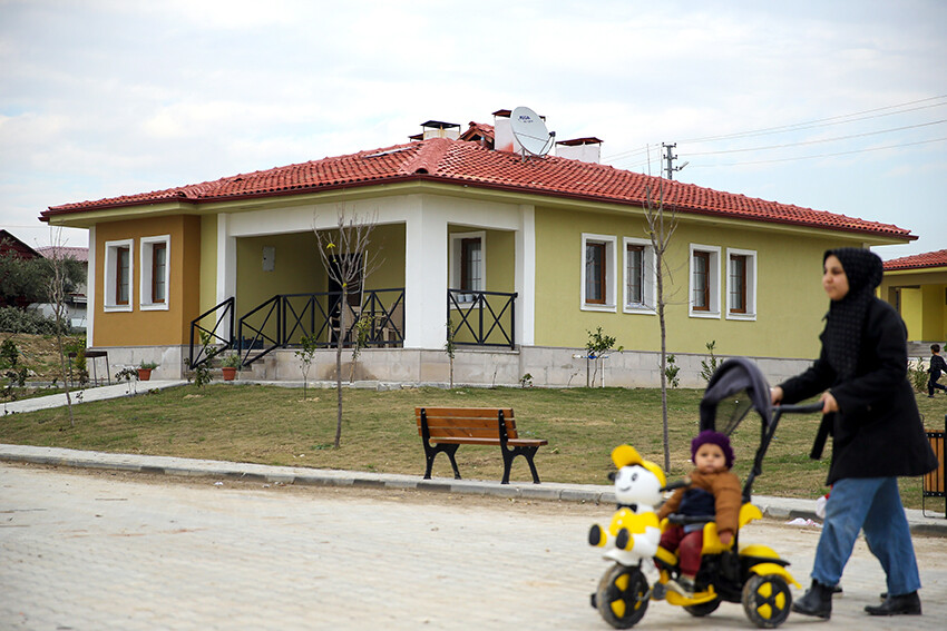 Teslim edilen köy evlerinde yaşayanlar anlattı: Devletimiz bize saray yapmış