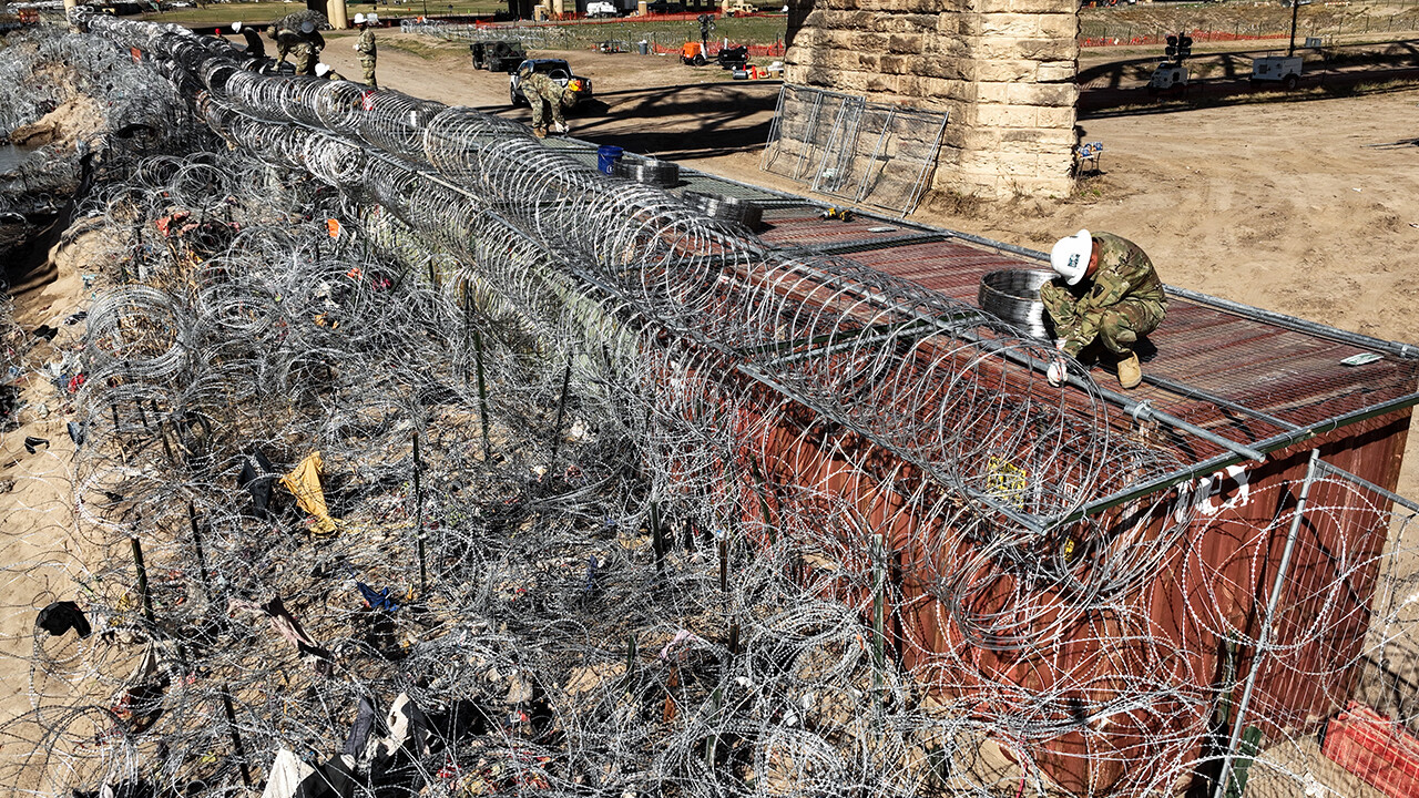 Gerilim artıyor... Yüzlerce kamyon ve TIR, Teksas-Meksika sınırına akın etti