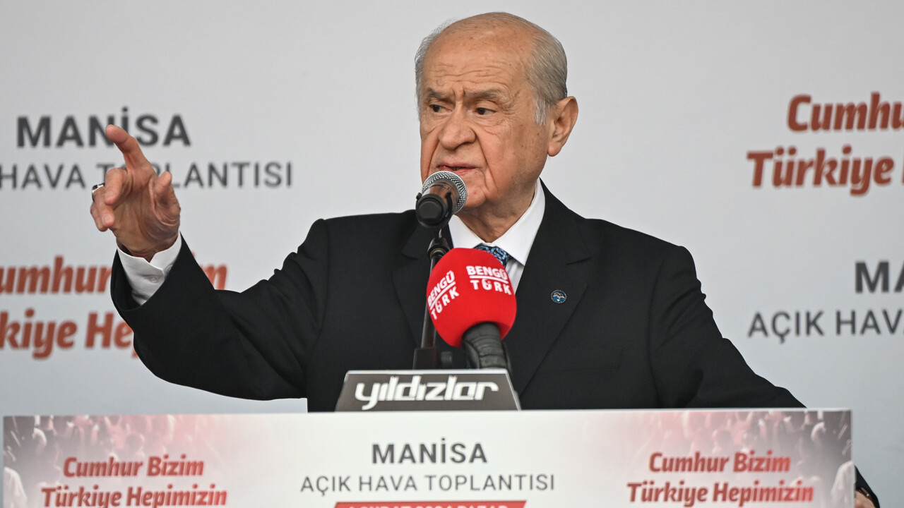 MHP'nin ikinci mitingi... Bahçeli'den 'Güldür Güldür' skecine çok sert tepki MHP'nin ikinci mitingi... Bahçeli'den 'Güldür Güldür' skecine çok sert tepki