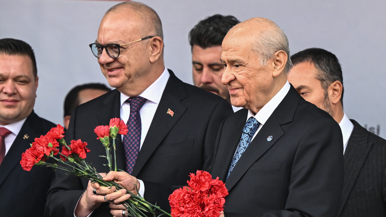 MHP'nin ikinci mitingi... Bahçeli'den 'Güldür Güldür' skecine çok sert tepki MHP'nin ikinci mitingi... Bahçeli'den 'Güldür Güldür' skecine çok sert tepki