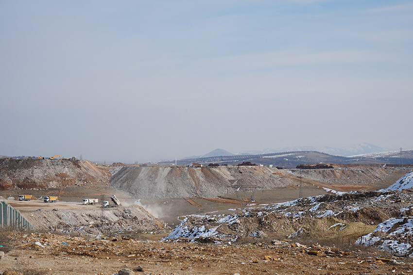 6 Şubat depremlerinin yıldönümüne doğru... Malatya'da hayallerin altında kaldığı 'enkaz dağları'