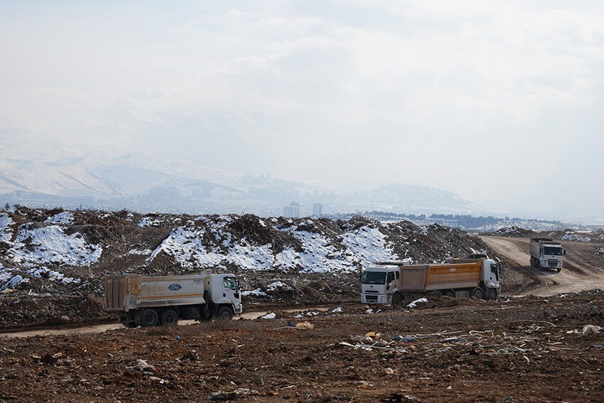 6 Şubat depremlerinin yıldönümüne doğru... Malatya'da hayallerin altında kaldığı 'enkaz dağları'