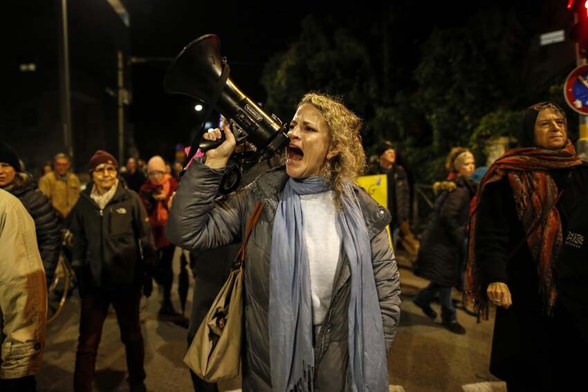 İsrailli binlerce kişi sokaklarda: Netanyahu istifa, savaşa hayır