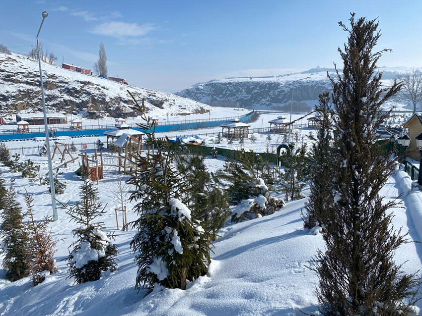 Türkiye'nin doğusu kara teslim! Bir yanda beyaz manzara, bir yanda olumsuzluklarla mücadele