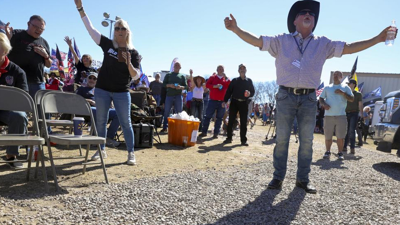 Gerilim artıyor... Yüzlerce kamyon ve TIR, Teksas-Meksika sınırına akın etti