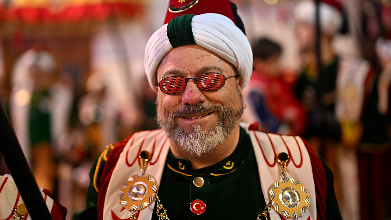 İspanya'da Los Turcos rüzgarı! Ünlü festivalin en kalabalık grubu Türkler oldu