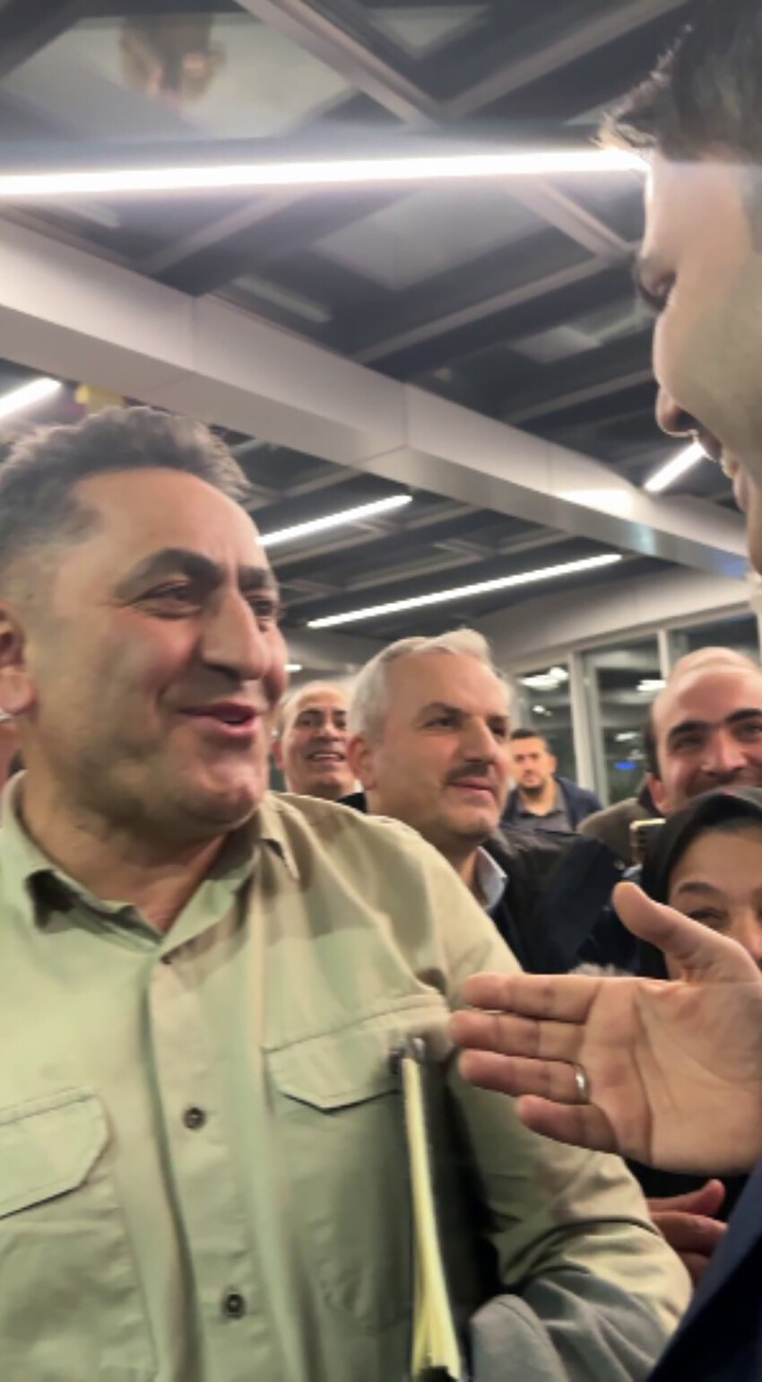 Murat Kurum ve vatandaşlar arasında samimi sohbet: 'Buradan senin duanı almadan çıkmayacağım' Murat Kurum ve vatandaşlar arasında samimi sohbet: 'Buradan senin duanı almadan çıkmayacağım'