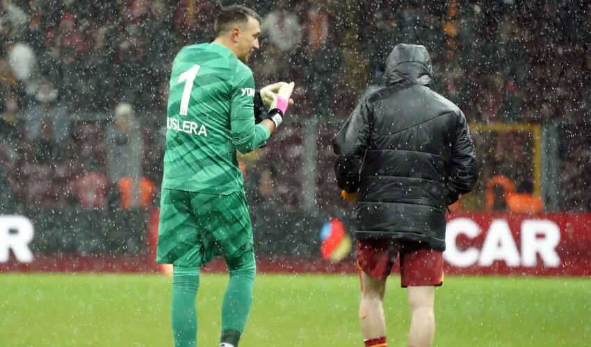 Arda Turan Galatasaray'daki 13 yıllık Muslera dönemini bitiriyor! 2 milyon eurodan 2 yıllık teklif