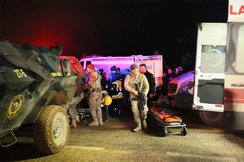 Gaziantep Nurdağı'nda polis helikopteri düştü! 2 pilot şehit oldu Gaziantep Nurdağı'nda polis helikopteri düştü! 2 pilot şehit oldu