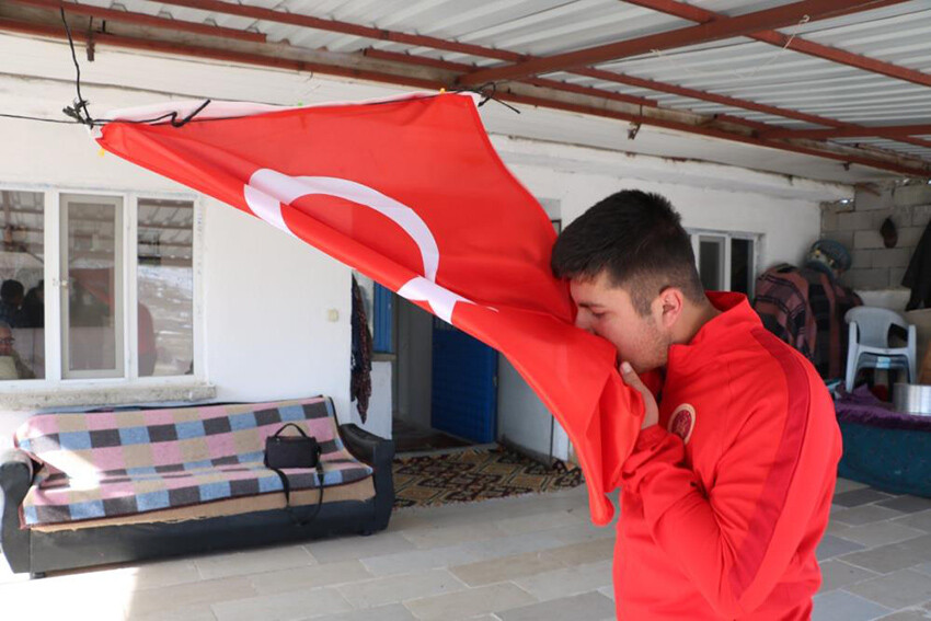 9 arkadaşı gözlerinin önünde şehit olan asker konuştu! Sözleri yürekleri dağladı 9 arkadaşı gözlerinin önünde şehit olan asker konuştu! Sözleri yürekleri dağladı