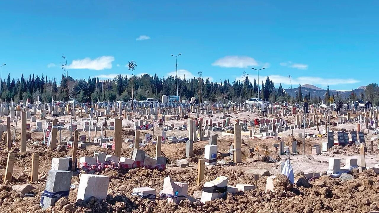 Orada taş olsan dağılırdın... "18 kişiyi gömdük, sen 1 kişi için mi ağlıyorsun?"