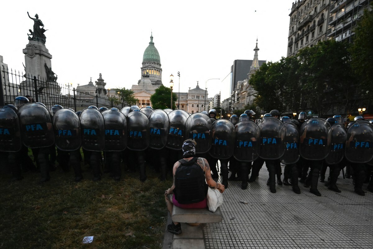 ABD'ye göz kırpan Milei de enflasyona çare olamadı! Arjantin en büyük sınavını veriyor