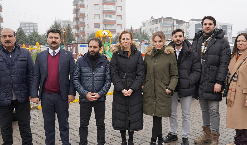 Ünlülerden deprem bölgesine moral ziyareti! ‘Onlar bizi görünce mutlu oluyor’
