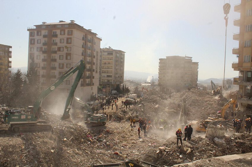 6 Şubat’ın enkazından yükselen adalet çığlıkları! 6 apartmanın 6 simge davasında son durum ne? 6 Şubat’ın enkazından yükselen adalet çığlıkları! 6 apartmanın 6 simge davasında son durum ne?