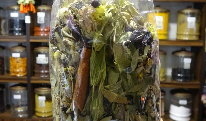 Şifa olsun diye içiyoruz ama dikkat! Dozunda tüketilmediğinde karaciğeri resmen bitiriyor Şifa olsun diye içiyoruz ama dikkat! Dozunda tüketilmediğinde karaciğeri resmen bitiriyor