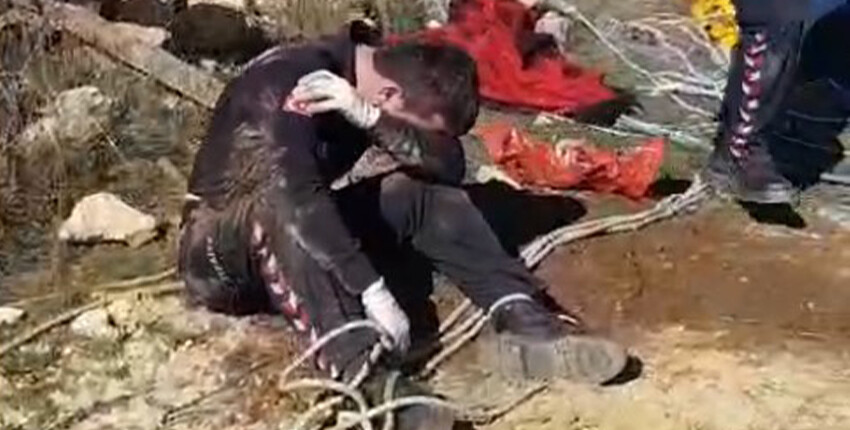 Kuyuya düşen çocuk için nefes kesen operasyon! İtfaiye eri gözyaşlarına boğuldu