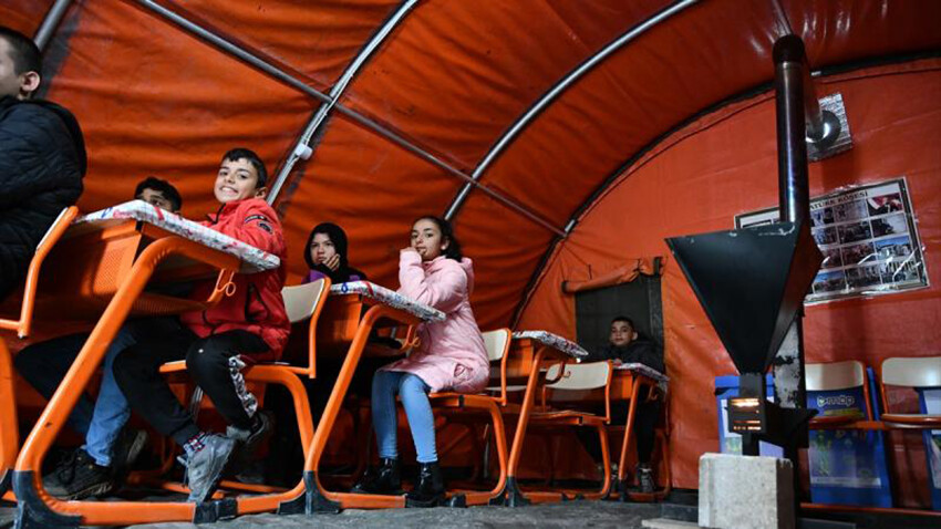 Acının yıl dönümü... BUGÜN HÂLÂ 6 ŞUBAT 2023, SAAT HÂLÂ 04.17! Acının yıl dönümü... BUGÜN HÂLÂ 6 ŞUBAT 2023, SAAT HÂLÂ 04.17!