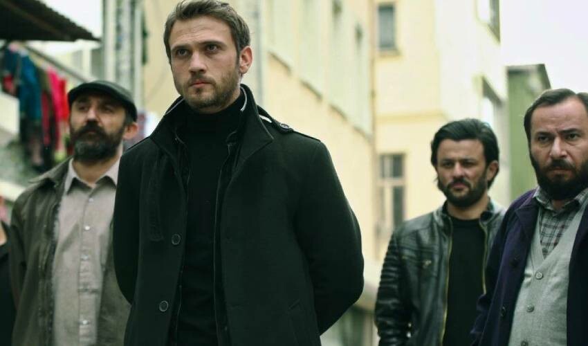 Çukur dizisi ekranlara geri dönüyor! Efsane kadro yeniden bir arada Çukur dizisi ekranlara geri dönüyor! Efsane kadro yeniden bir arada