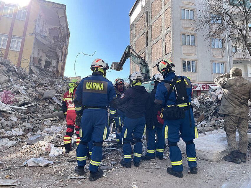 Yaralarımızı birlikte sardık: Dünya, ‘büyük felaket’in ardından Türkiye için seferber oldu Yaralarımızı birlikte sardık: Dünya, ‘büyük felaket’in ardından Türkiye için seferber oldu